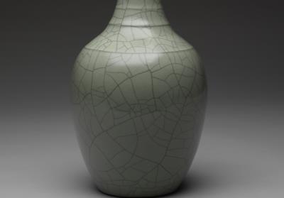 图片[2]-Long-necked vase with linear decor in imitation Ge-ware glaze, Qing dynasty, Jiaqing reign (1796-1820)-China Archive